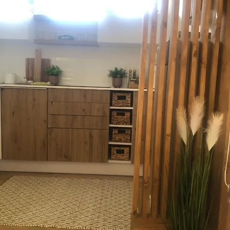 Fahaz A Kilatonal - Woodhouse * Lukácsháza